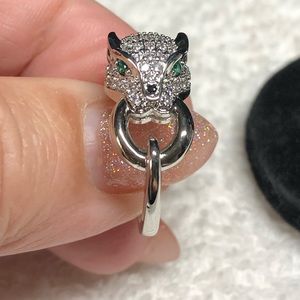 Cute leopard and emerald stone - silver ring
